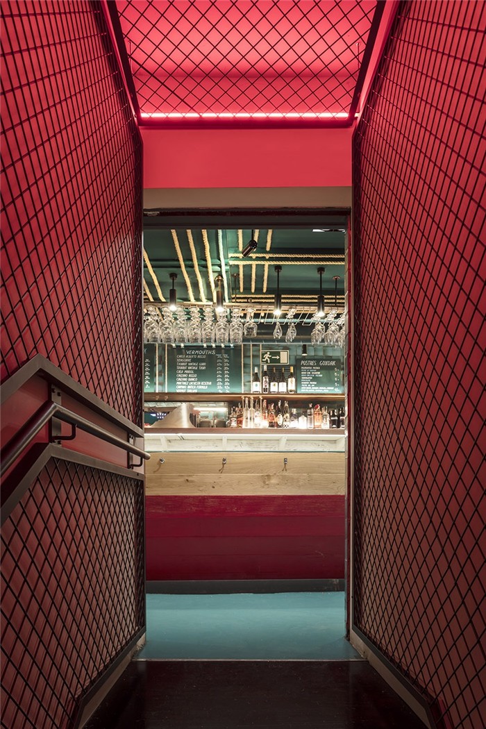 國外創(chuàng)意海港風(fēng)餐廳酒吧裝修設(shè)計(jì)圖  演繹冰火兩重天